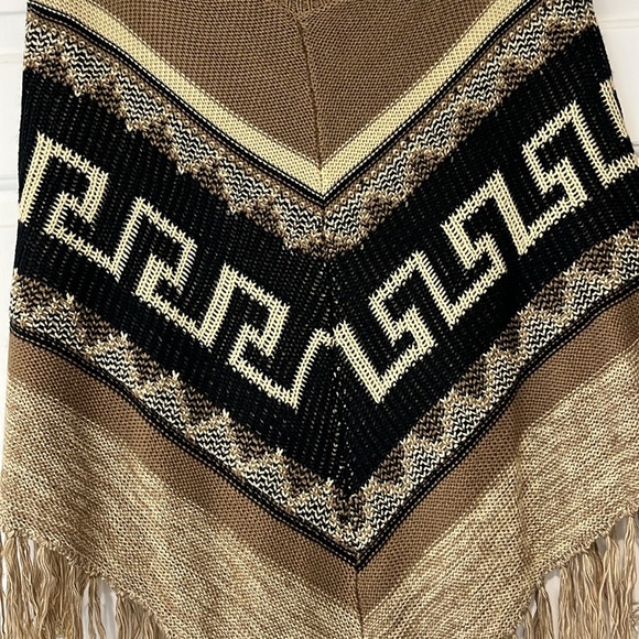 Entro Women’s Aztec Boho Poncho Sweater - Picture 2 of 8